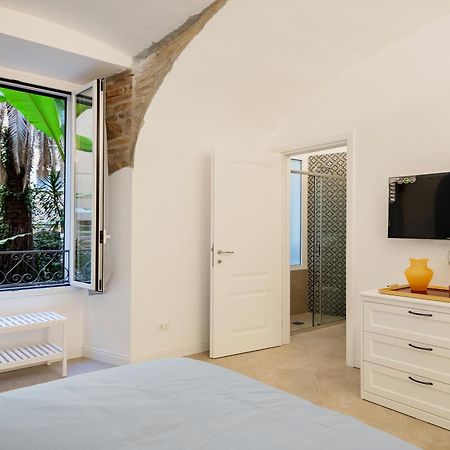 Live Roma - Chez Le Roi Luxury Apartment ภายนอก รูปภาพ