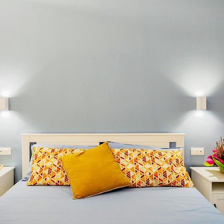 Live Roma - Chez Le Roi Luxury Apartment ภายนอก รูปภาพ